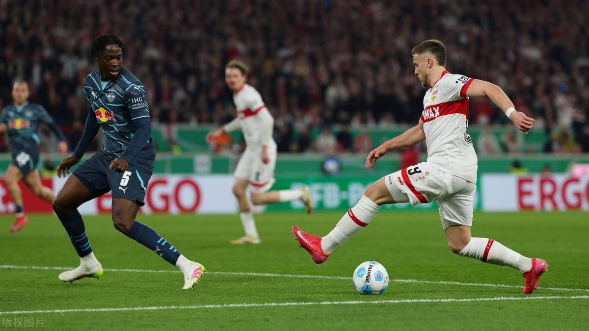 不来梅惨败导致排名下滑，保级形势严峻