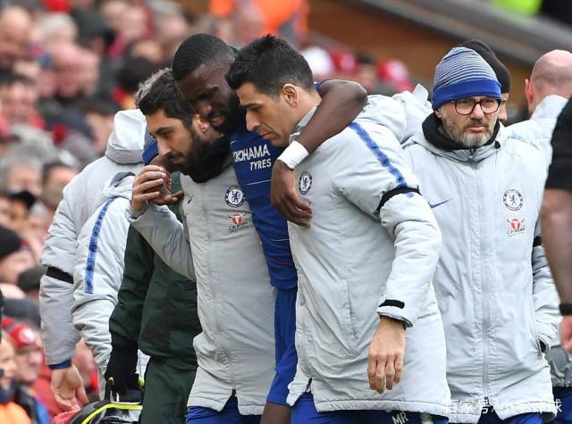 前场逼抢取分，球队做客抓住机会展现强大实力