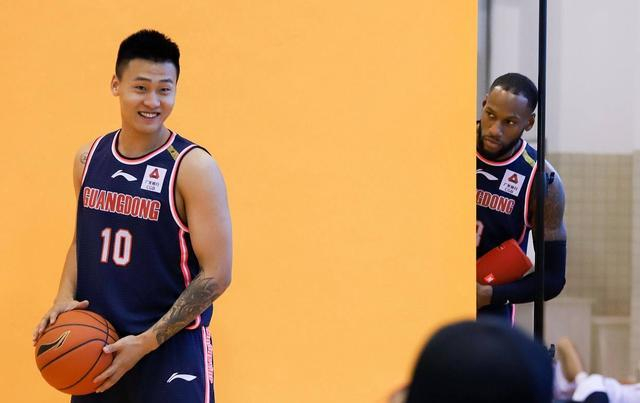 前场逼抢取分，球队做客抓住机会展现强大实力