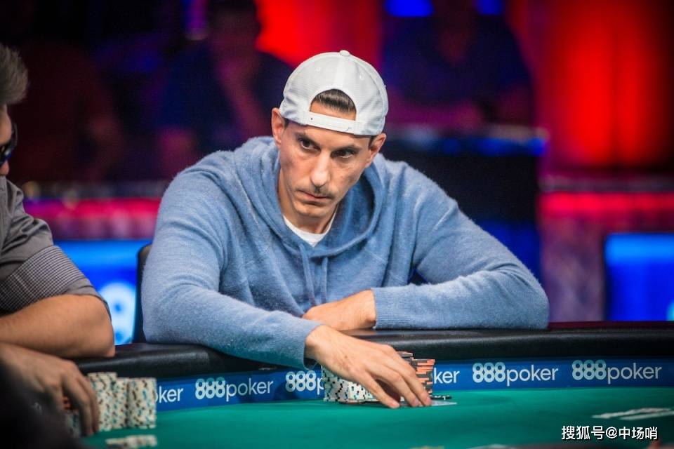 名宿现身球场观赛，扫货球队表现并发表看法